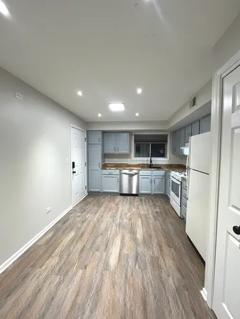 $2,400 | 7875 North Caldwell Avenue, Unit 302, Niles, IL 60714