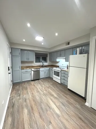 $2,400 | 7875 North Caldwell Avenue, Unit 302, Niles, IL 60714