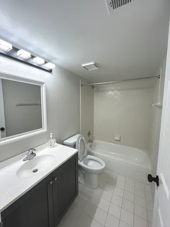 $2,400 | 7875 North Caldwell Avenue, Unit 302, Niles, IL 60714