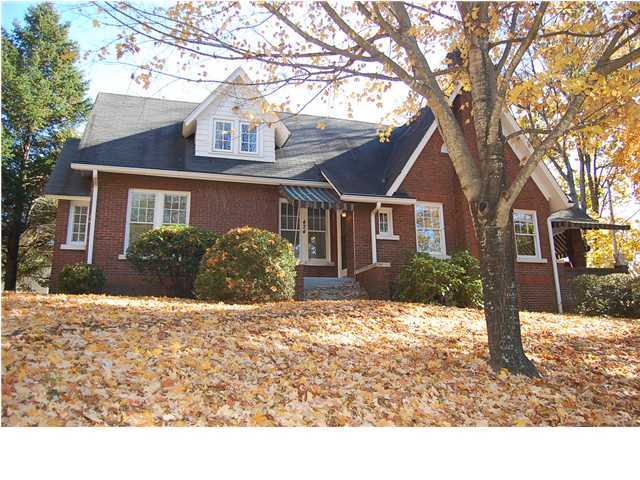 424 South Crest Road Chattanooga, TN 37404 - Photo 1 of 13 Primary Photo