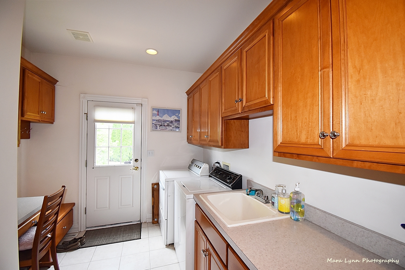 3N853 Walt Whitman Road Campton Hills, IL 60175 - Photo 22 of 48 a kitchen that has a sink and a stove