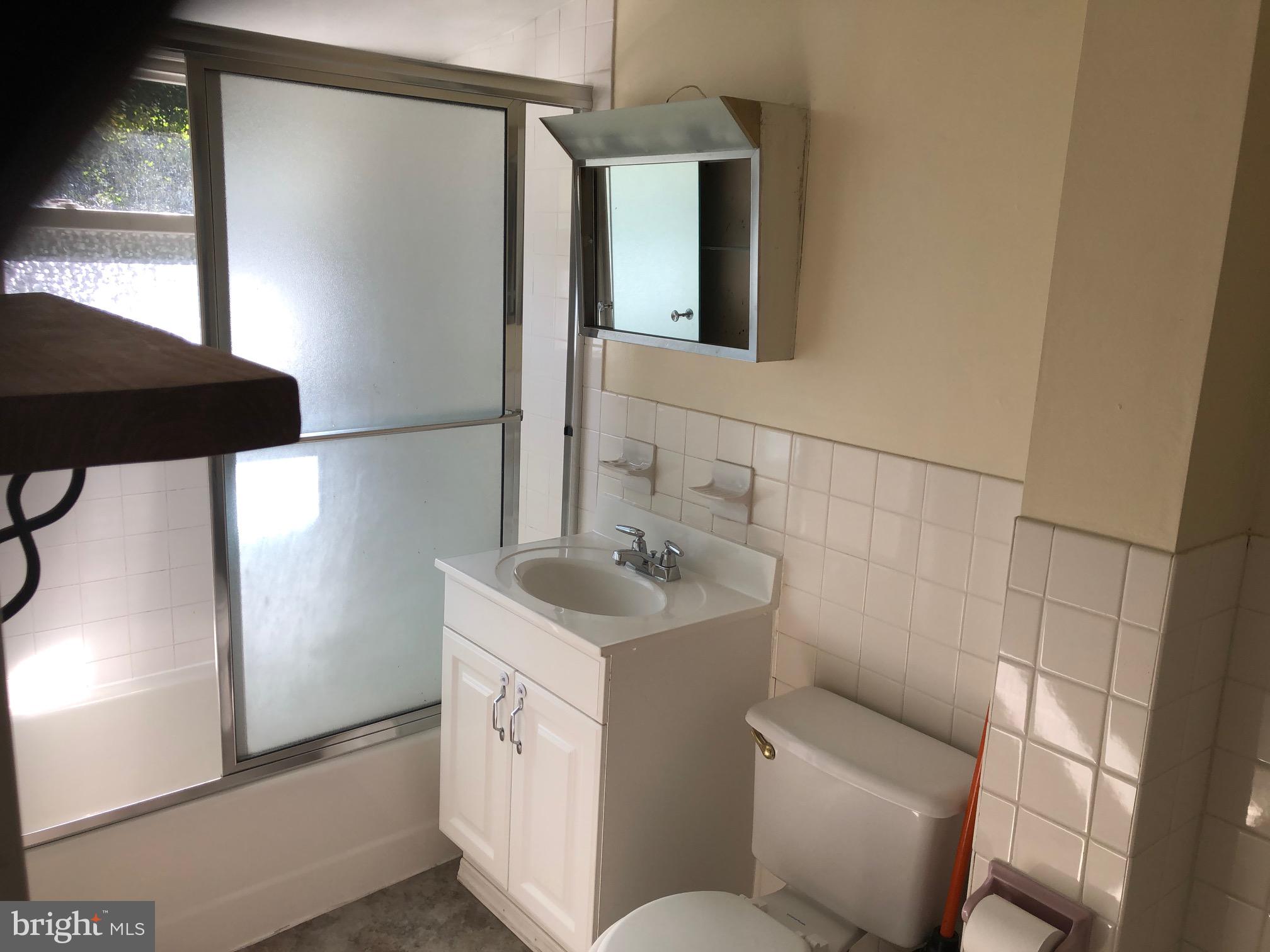 333 Jackson Street Reading, PA 19607 - Photo 14 of 22 Bathroom Upstairs