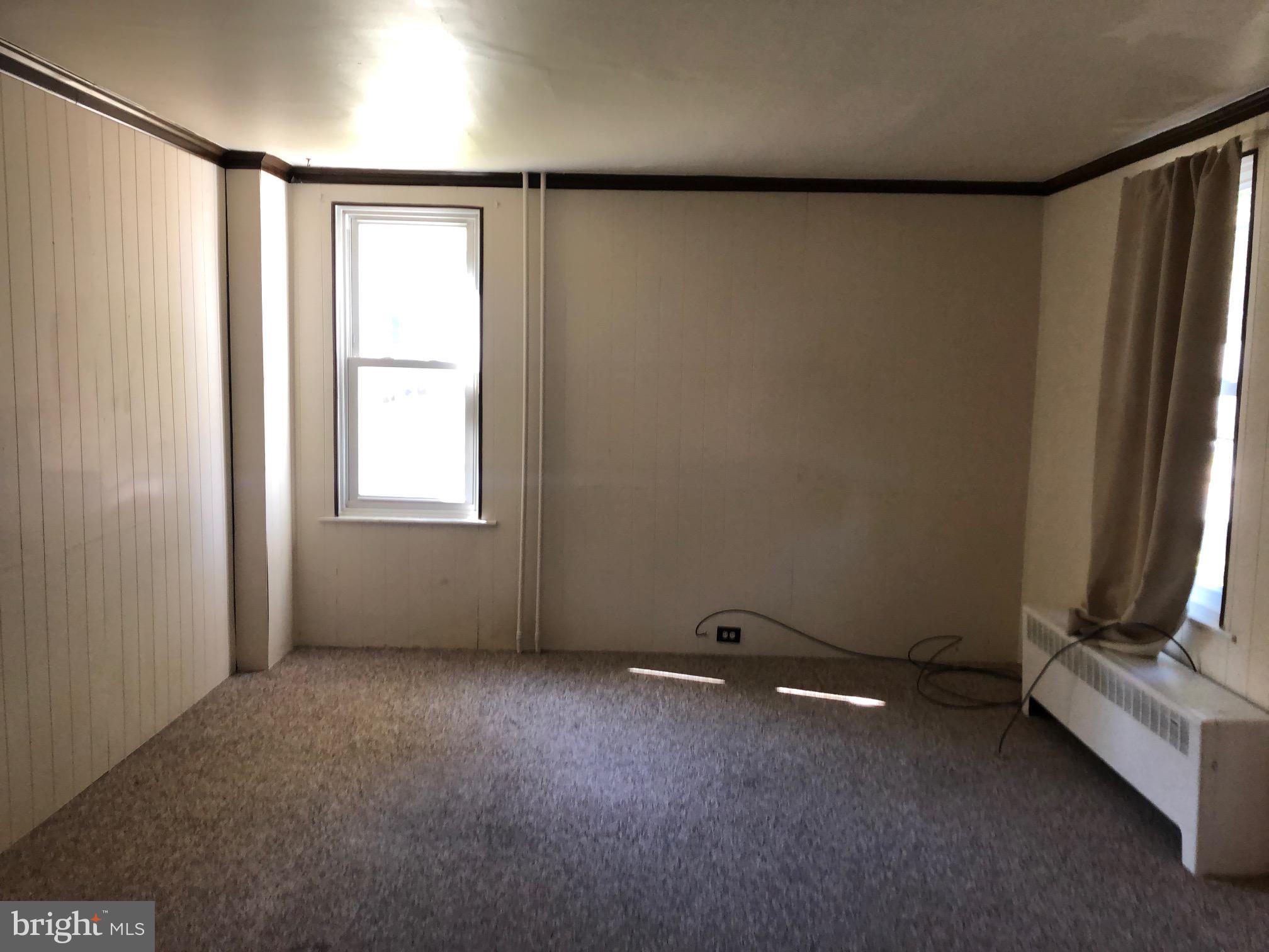 333 Jackson Street Reading, PA 19607 - Photo 17 of 22 Living Room