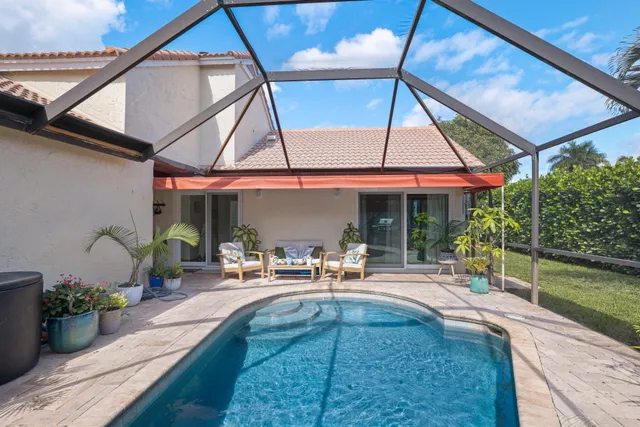 $619,999 | 29 Dogwood Circle, Boynton Beach, FL 33436