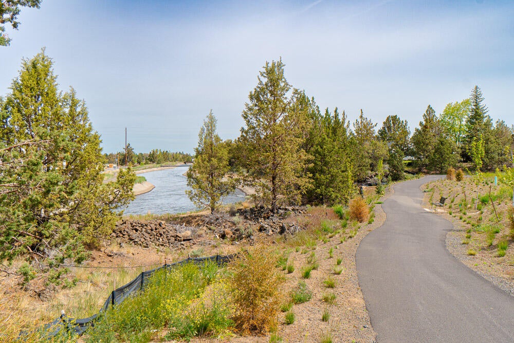 3808 Cole Road Bend, OR 97701 - Photo 28 of 43 Petrosa_Community_1000x-3