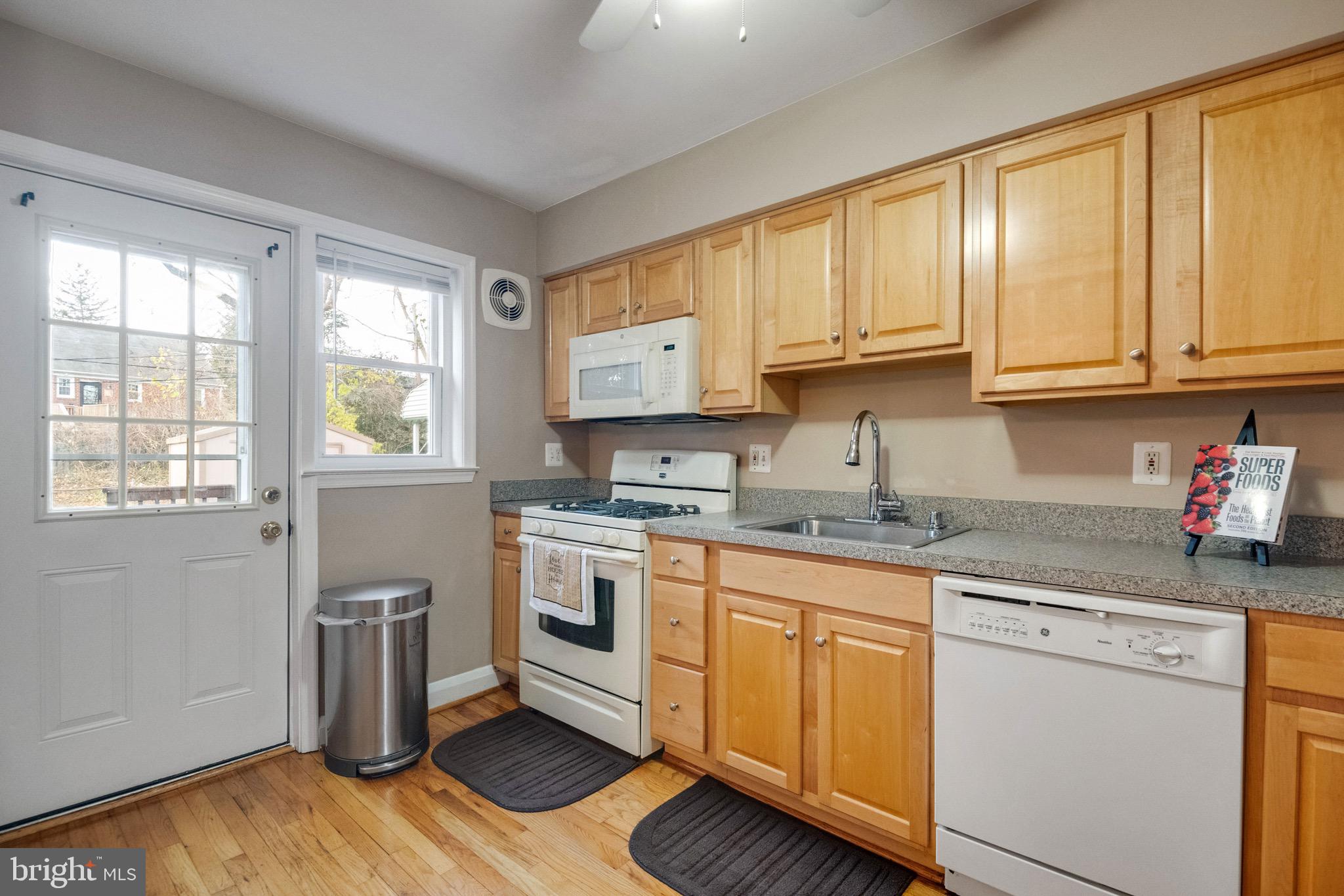 142 Cherrydell Road Catonsville, MD 21228 - Photo 13 of 31 Gas Cooking