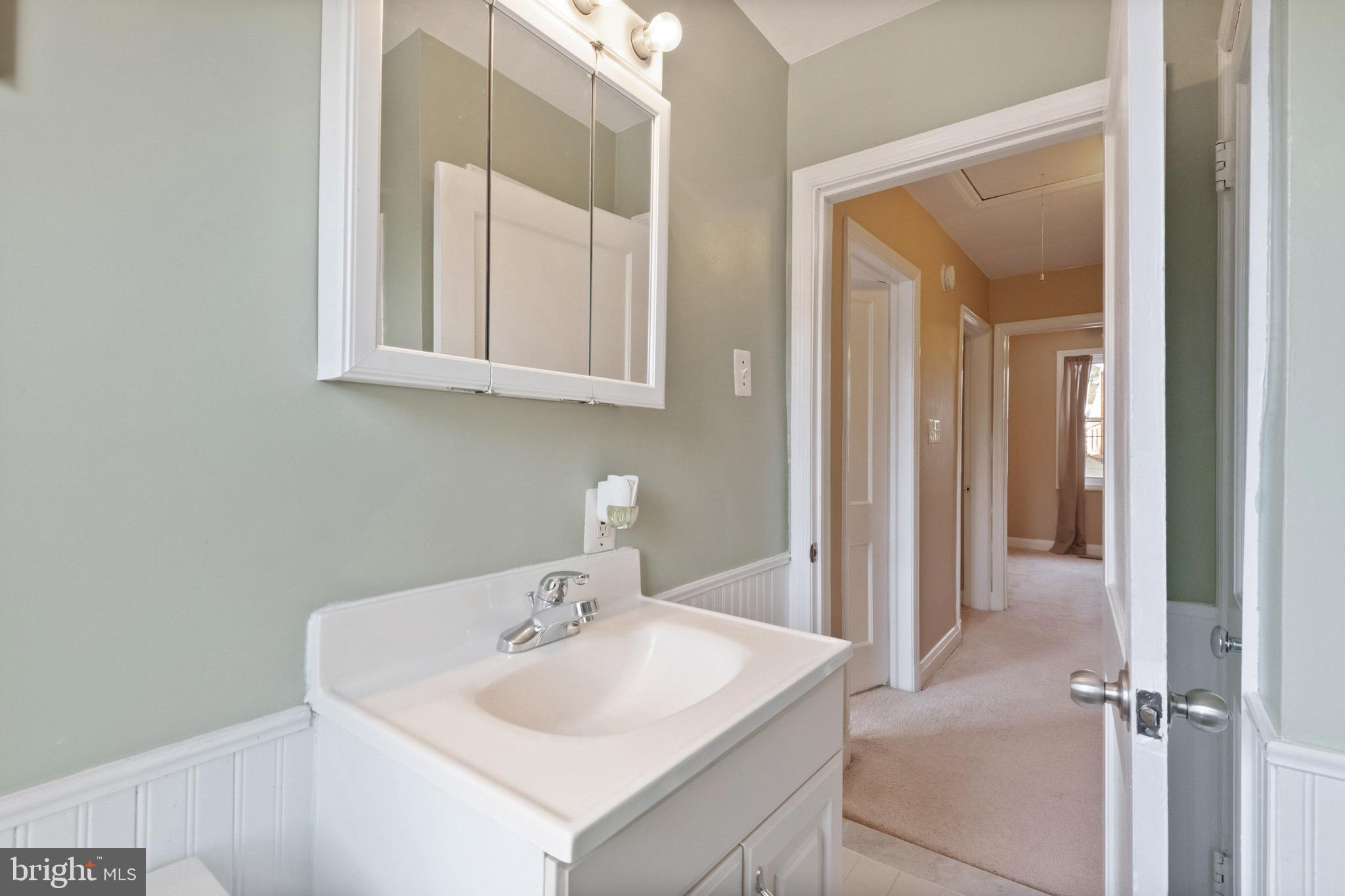 142 Cherrydell Road Catonsville, MD 21228 - Photo 21 of 31 Hall Bath