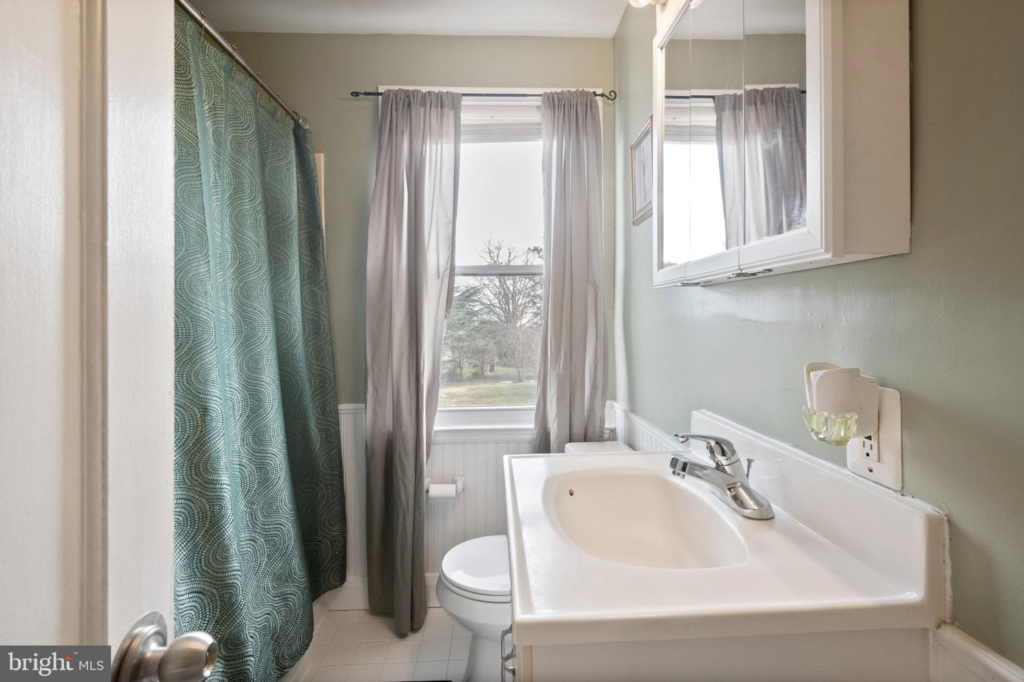 142 Cherrydell Road Catonsville, MD 21228 - Photo 22 of 31 Hall Bath