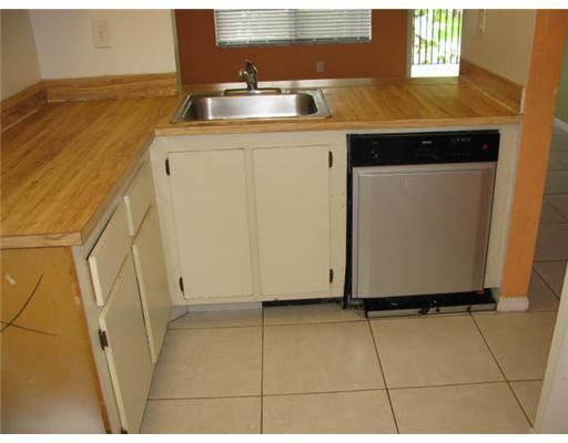 10017 Winding Lake Road, Unit 204 Sunrise, FL 33351 - Photo 4 of 7 Kitchen