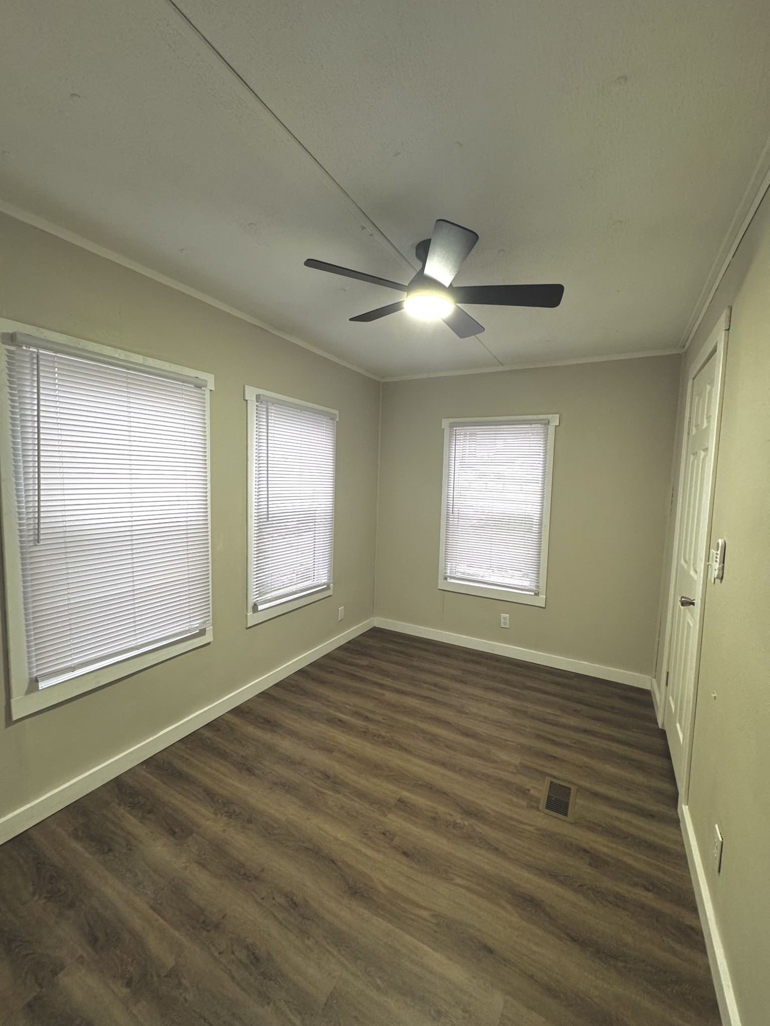 1221 Disneyland Road Sparta, TN 38583 - Photo 20 of 33 Gallery Image 20