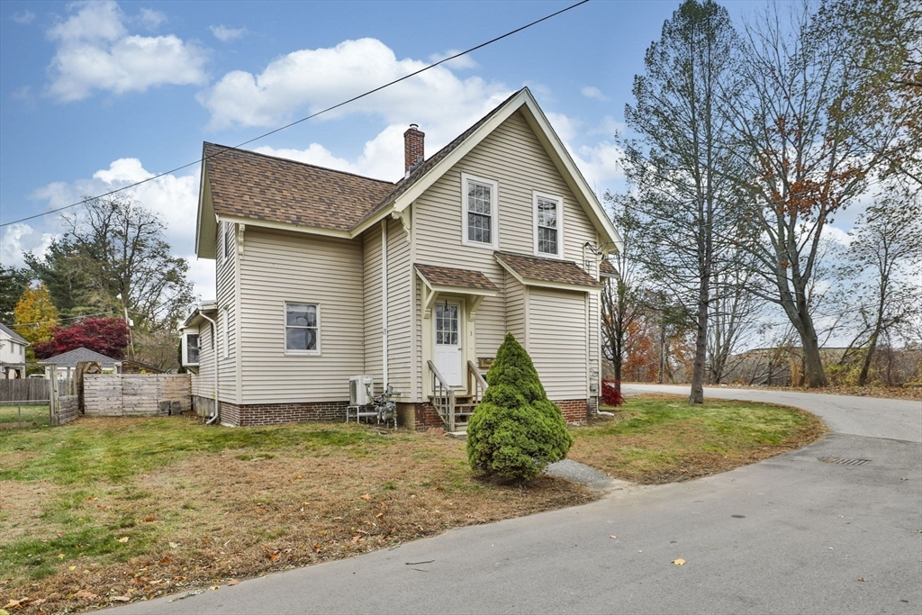 3 Munroe Street Haverhill, MA 01830 - Photo 3 of 42