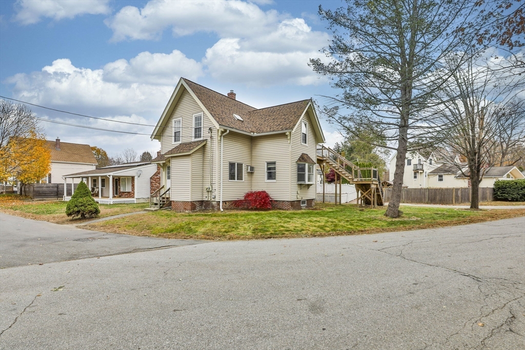 3 Munroe Street Haverhill, MA 01830 - Photo 4 of 42