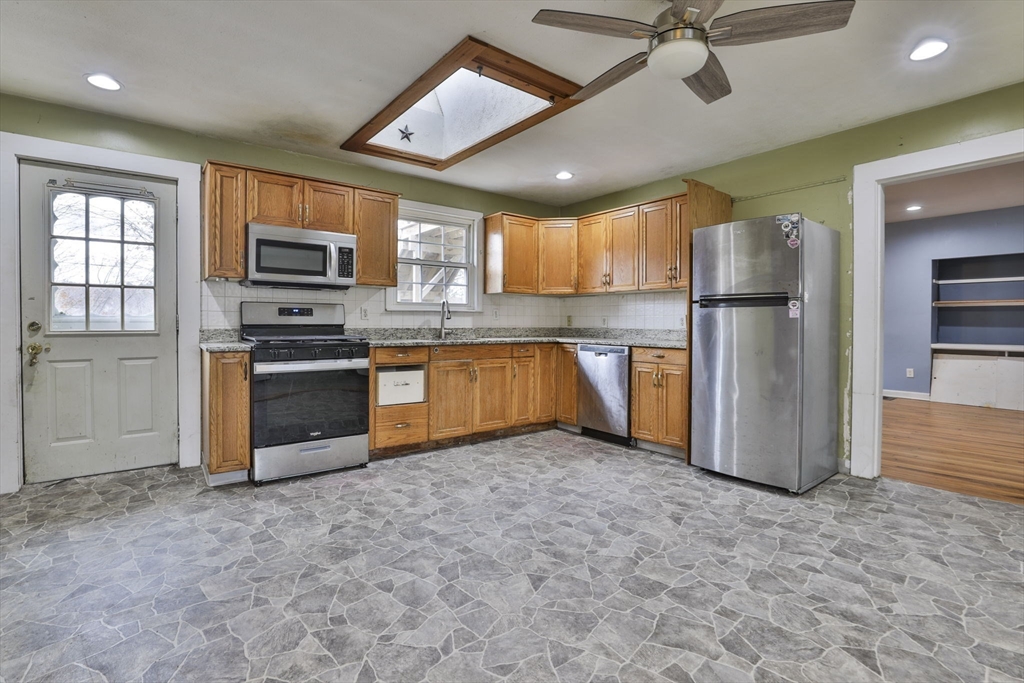 3 Munroe Street Haverhill, MA 01830 - Photo 8 of 42