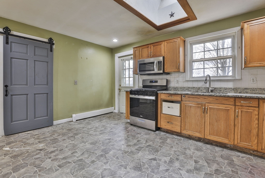 3 Munroe Street Haverhill, MA 01830 - Photo 9 of 42