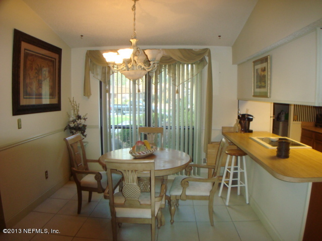 3361 Waverly Dock Road Jacksonville, FL 32223 - Photo 9 of 25 DINING AREA WITH BREAKFAST BAR