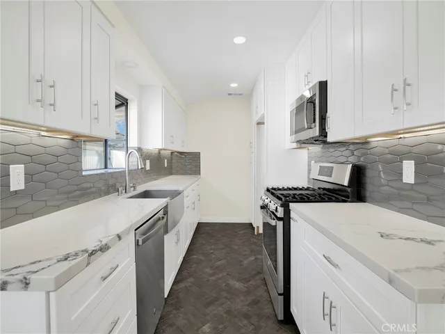 $1,299,000 | 900 North Parish Place, Burbank, CA 91506