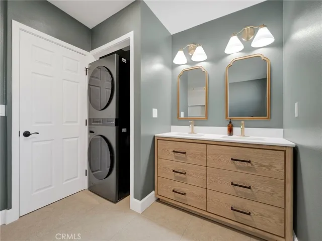 $1,299,000 | 900 North Parish Place, Burbank, CA 91506