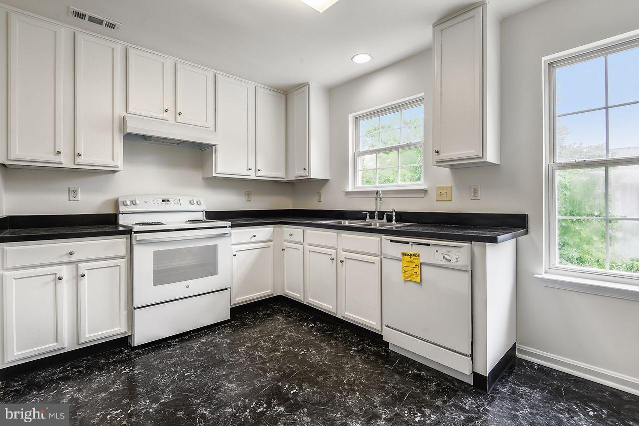 1606 Postal Road Chester, MD 21619 - Photo 16 of 21 Spacious eat-in kitchen Unit C