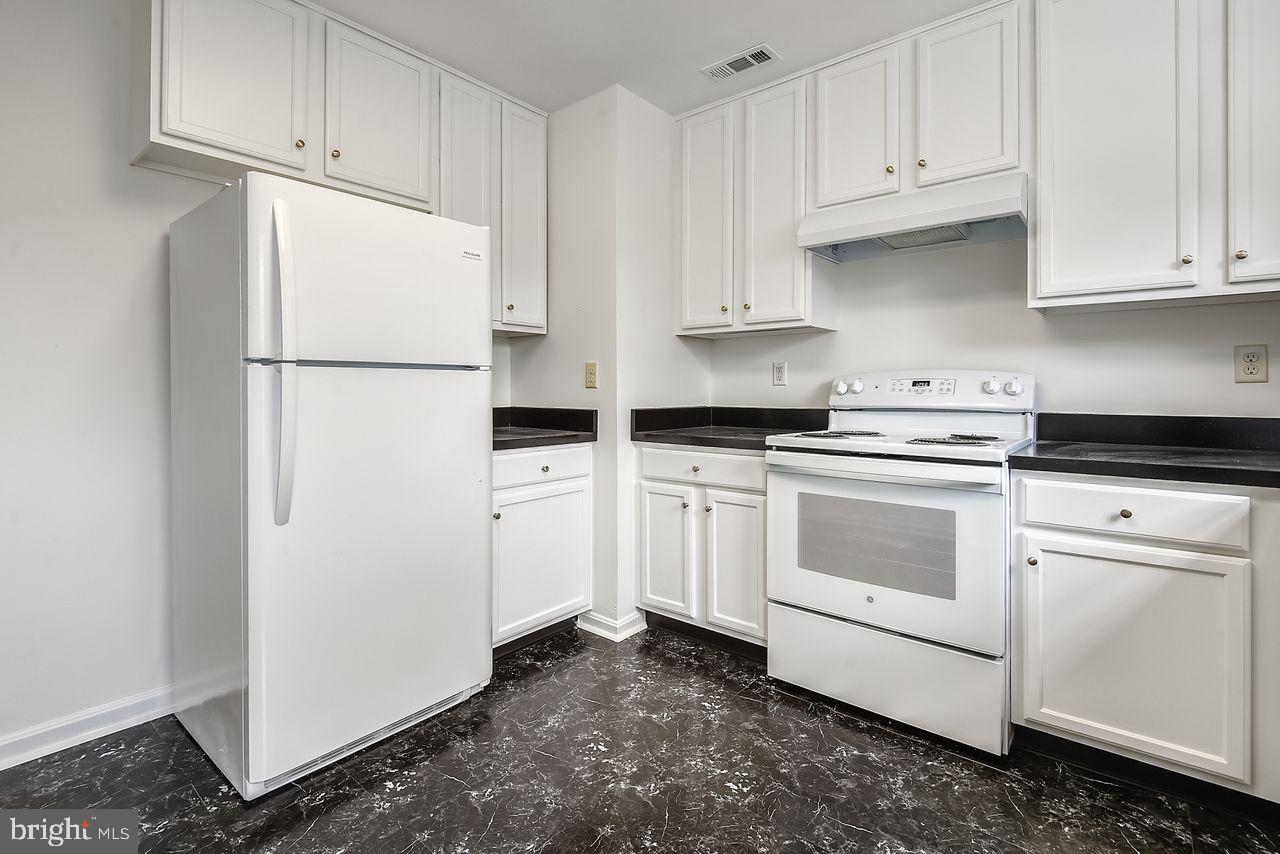 1606 Postal Road Chester, MD 21619 - Photo 17 of 21 Spacious eat-in kitchen Unit C