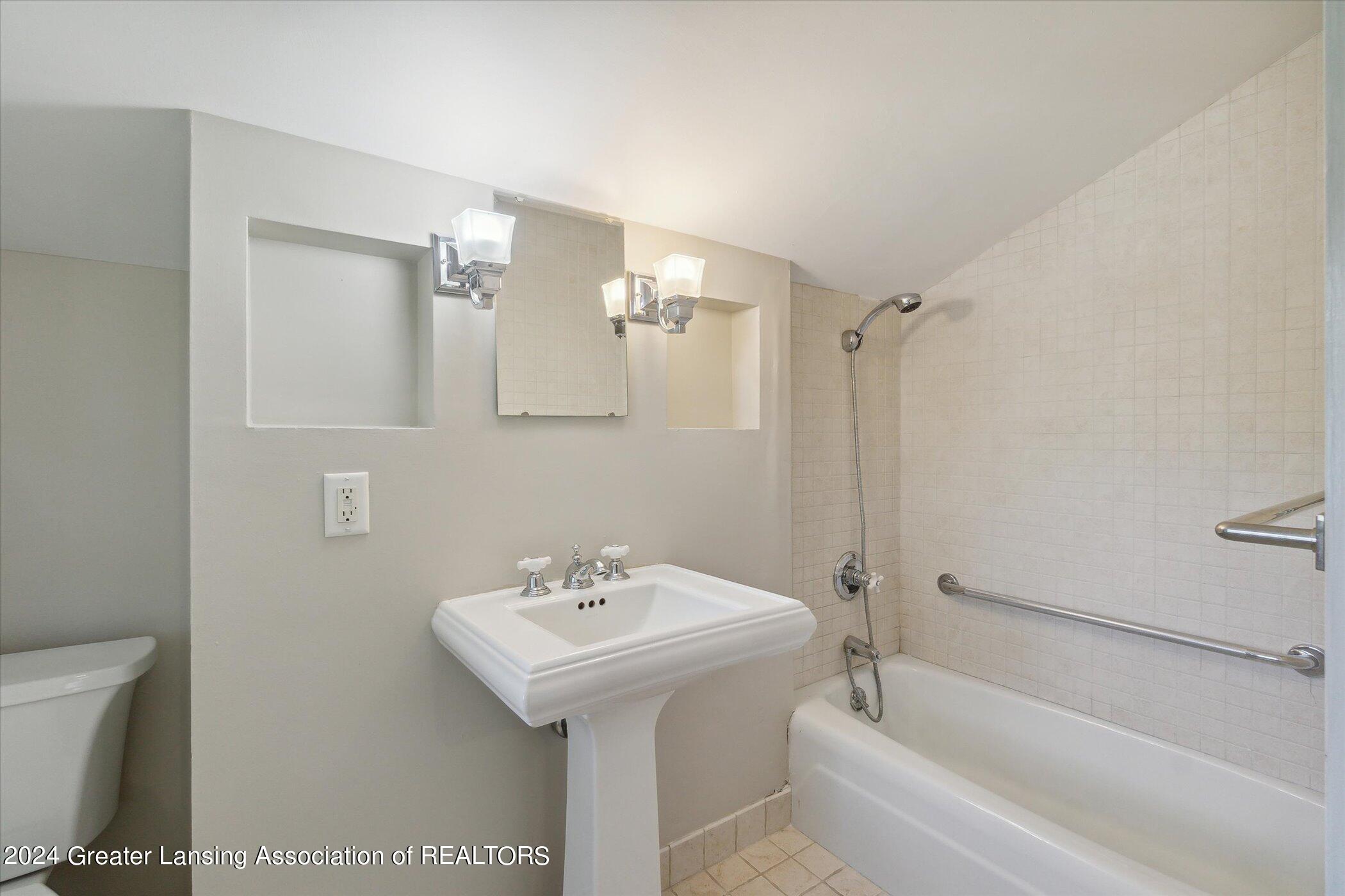 4741 Woodcraft Road Okemos, MI 48864 - Photo 22 of 36 Ensuite bath 2nd floor