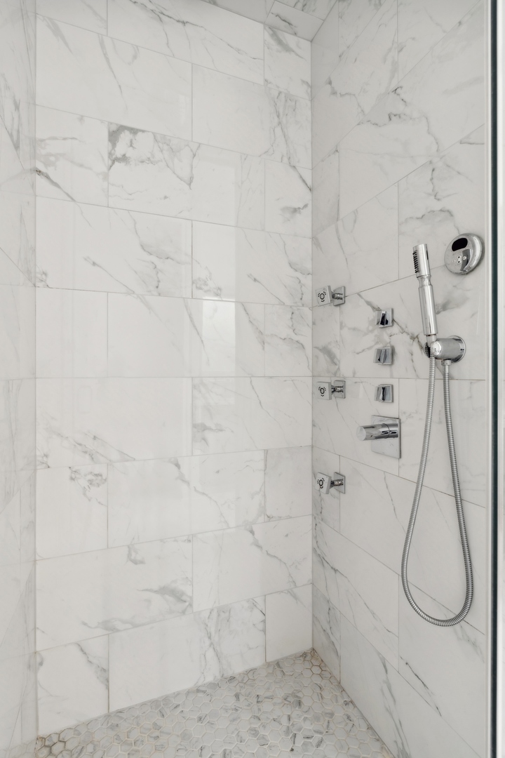 15 South Racine Avenue, Unit 5N Chicago, IL 60607 - Photo 17 of 30