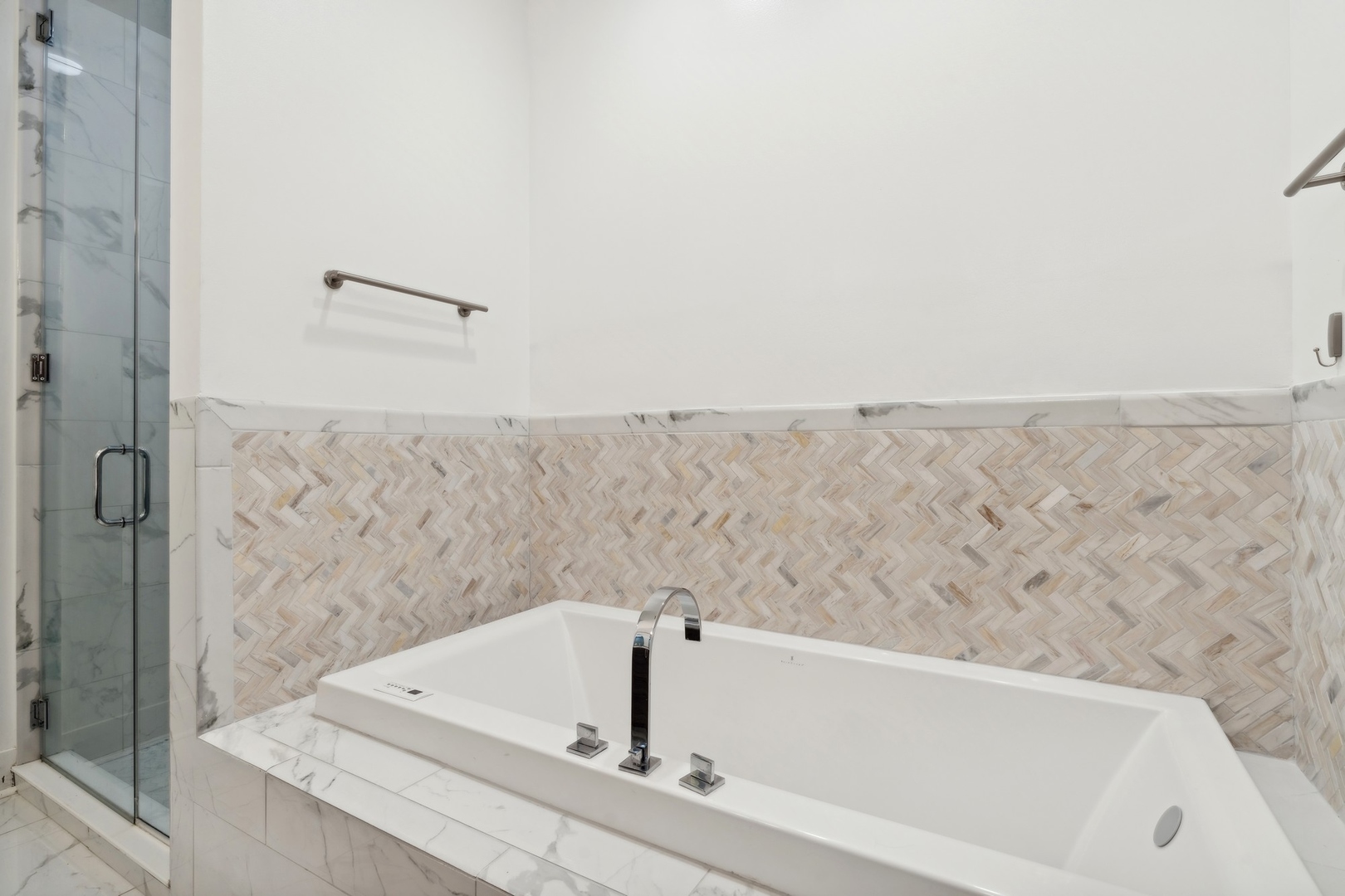 15 South Racine Avenue, Unit 5N Chicago, IL 60607 - Photo 18 of 30