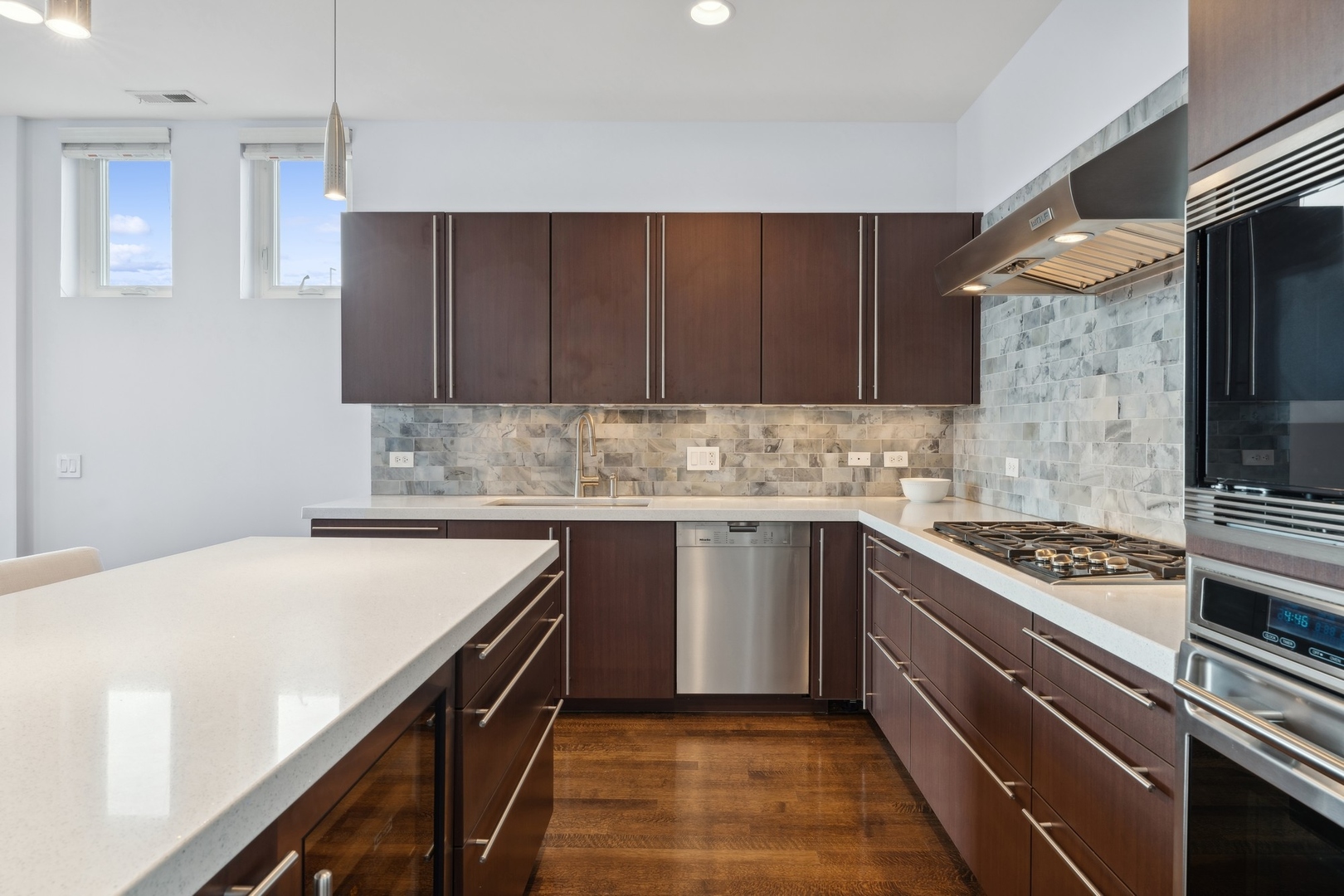 15 South Racine Avenue, Unit 5N Chicago, IL 60607 - Photo 7 of 30