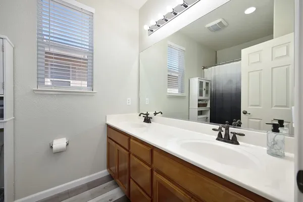 $739,900 | 5034 Winding River Court, Riverbank, CA 95367