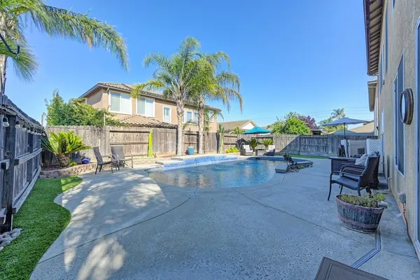 $739,900 | 5034 Winding River Court, Riverbank, CA 95367