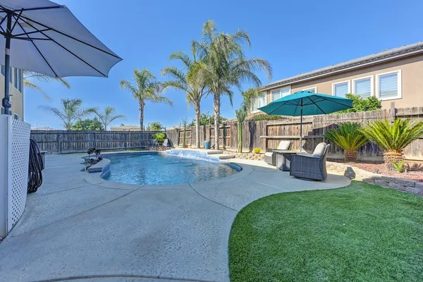 $739,900 | 5034 Winding River Court, Riverbank, CA 95367
