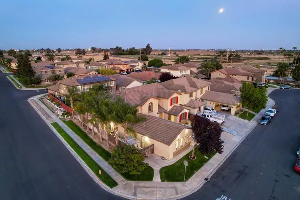 $739,900 | 5034 Winding River Court, Riverbank, CA 95367