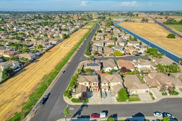 $739,900 | 5034 Winding River Court, Riverbank, CA 95367