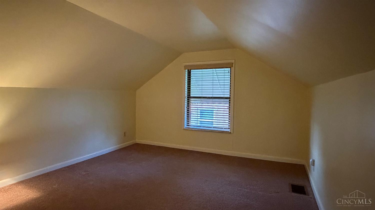 8442 Wuest Road Cincinnati, OH 45247 - Photo 15 of 29