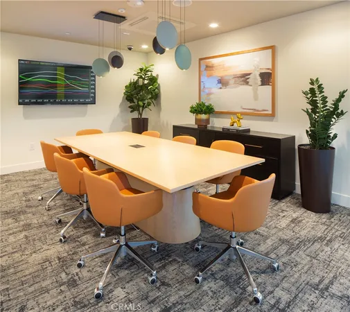 $4,185 | 6235 Topanga Canyon Boulevard, Unit 447, Woodland Hills, CA 91367