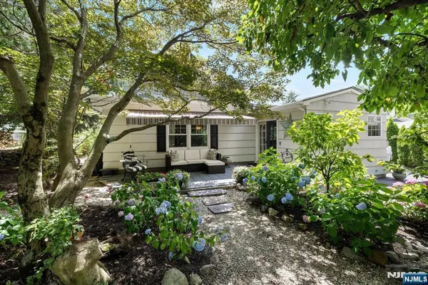 $5,500 | 163 Godwin Avenue, Unit 1, Ridgewood, NJ 07450