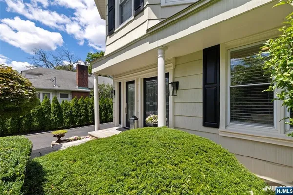 $5,500 | 163 Godwin Avenue, Unit 1, Ridgewood, NJ 07450