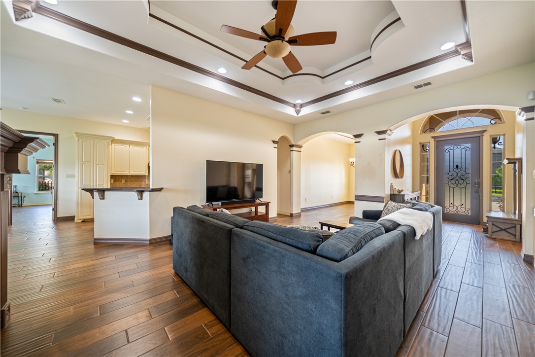 531 Pinehurst Portland, TX 78374 - Photo 13 of 36 a living room with furniture and a flat screen tv