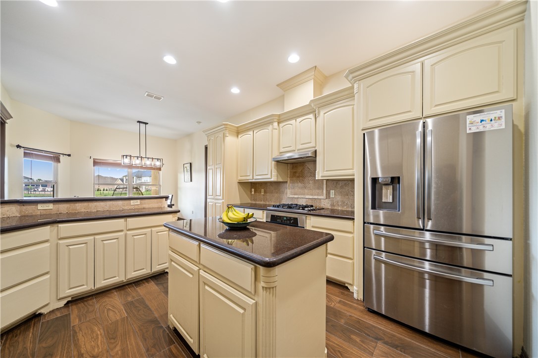 531 Pinehurst Portland, TX 78374 - Photo 16 of 36 a kitchen with stainless steel appliances a refrigerator sink and cabinets