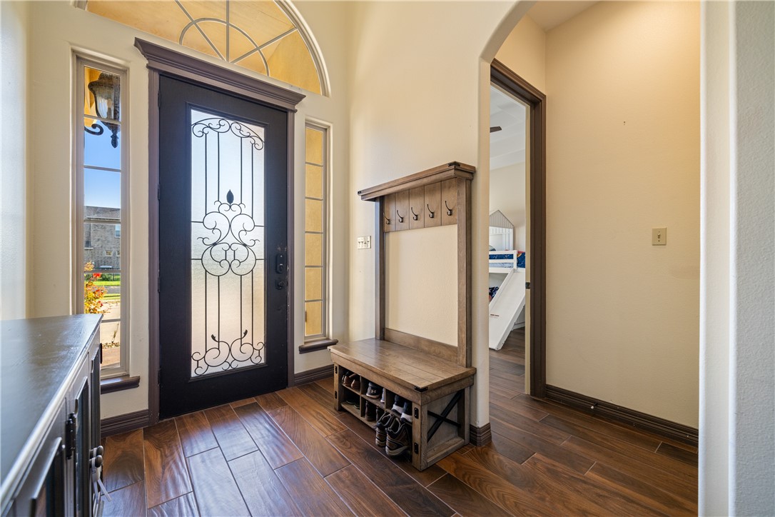 531 Pinehurst Portland, TX 78374 - Photo 6 of 36 a view of a livingroom with wooden floor and a window