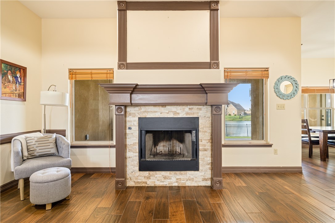 531 Pinehurst Portland, TX 78374 - Photo 7 of 36 a living room with furniture and a fireplace