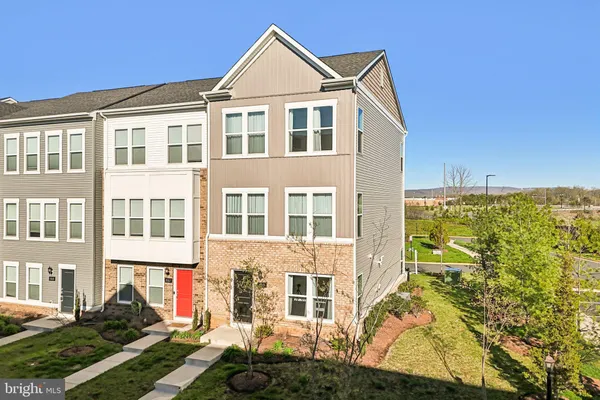 $677,500 | 15119 Jaxton Sq Lane, Haymarket, VA 20169