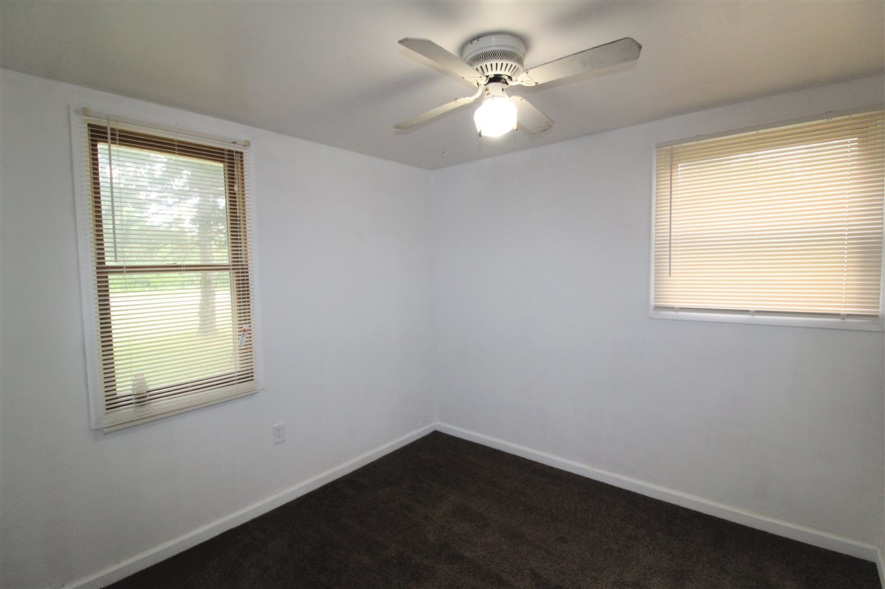 2261 Dutcher Road Flint, MI 48532 - Photo 7 of 17 31390978-6.JPG
