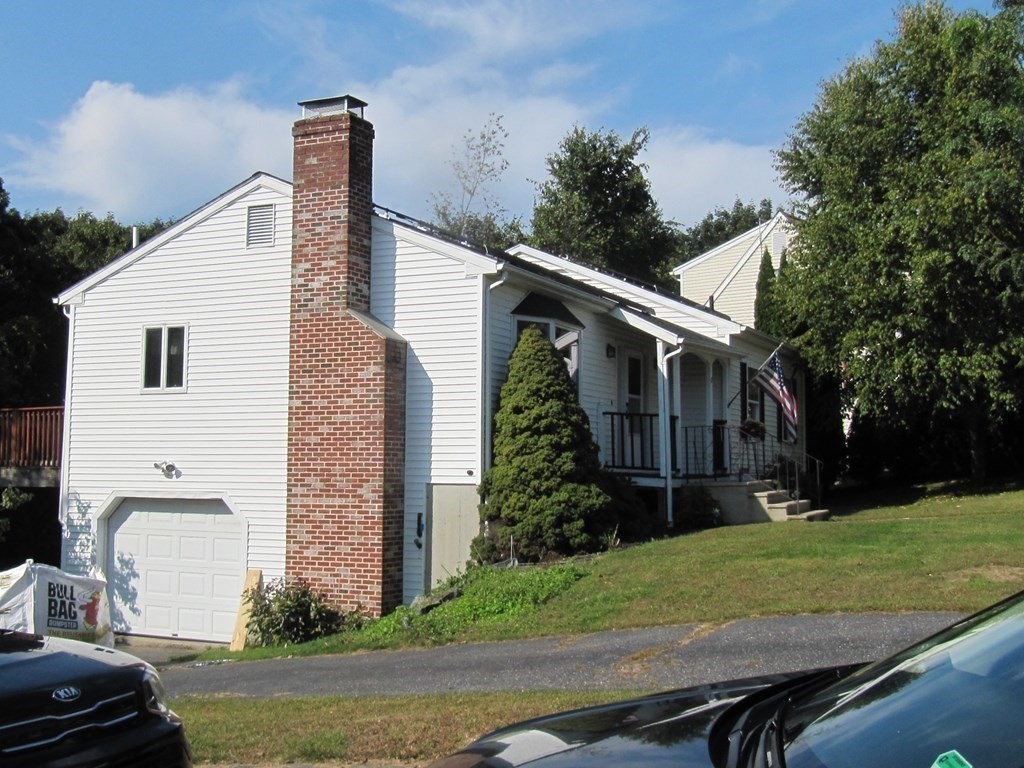 17 Mohave Road Worcester, MA 01606 - Photo 4 of 34 a front view of a house with garden