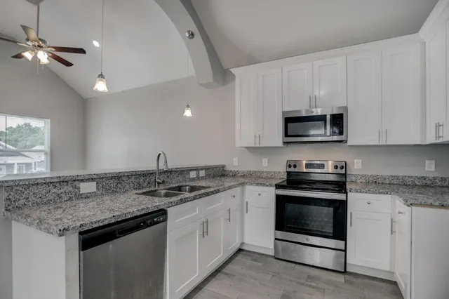 $1,400 | 16960 West Ivanhoe Street, Montgomery, TX 77316