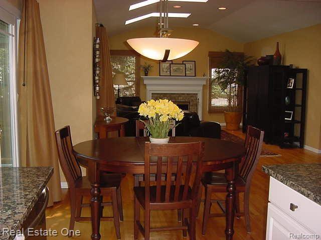 4246 Bold Meadows Rochester, MI 48306 - Photo 18 of 25 NOOK