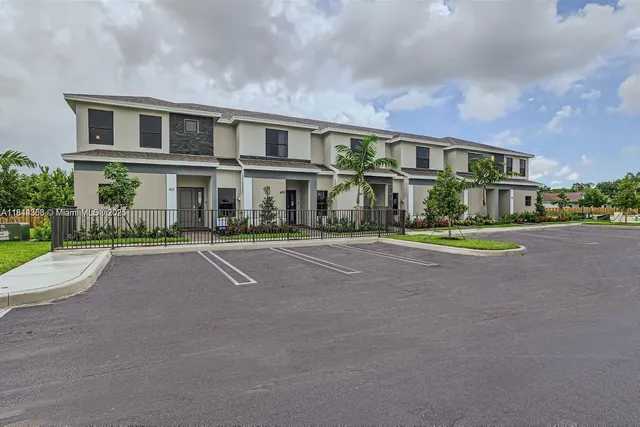 $2,800 | 445 Northeast 1st Street, Unit 445, Florida City, FL 33034