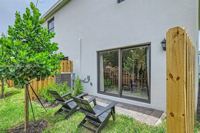 $2,800 | 445 Northeast 1st Street, Unit 445, Florida City, FL 33034