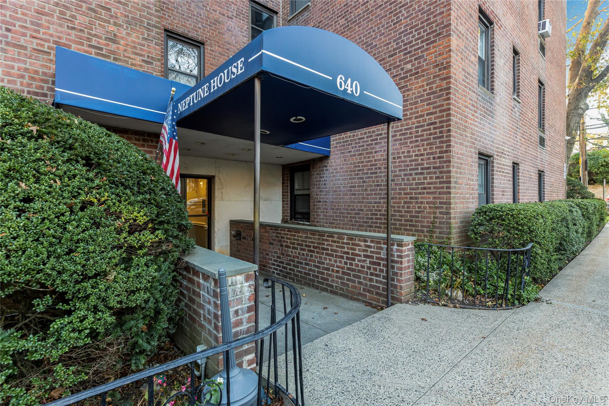 640 Pelham Road, Unit 4G New Rochelle, NY 10805 - Photo 4 of 26