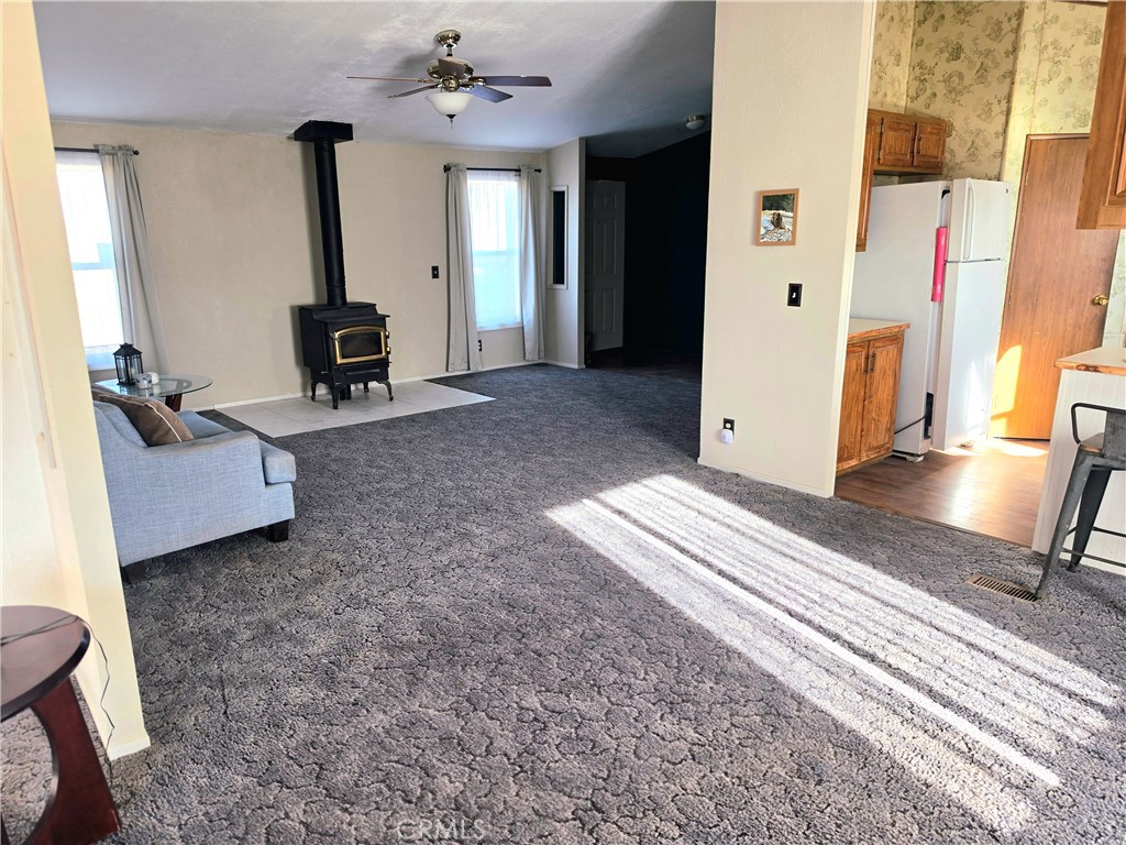 49645 3 Points Road Lancaster, CA 93536 - Photo 5 of 14 Entry room