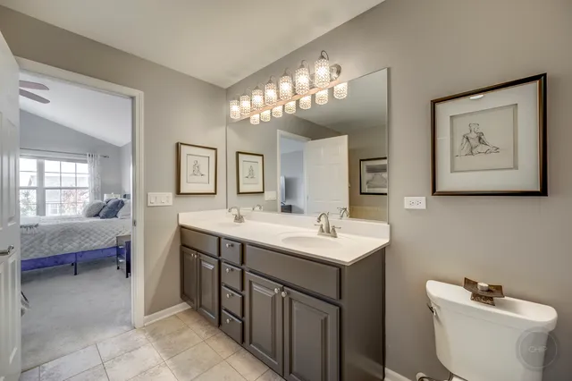 $2,900 | 201 Dorset Avenue, Unit 201, Oswego, IL 60543